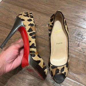 CHRISTIAN LOUBOUTIN cheetah heels / size 39.5 / WORN